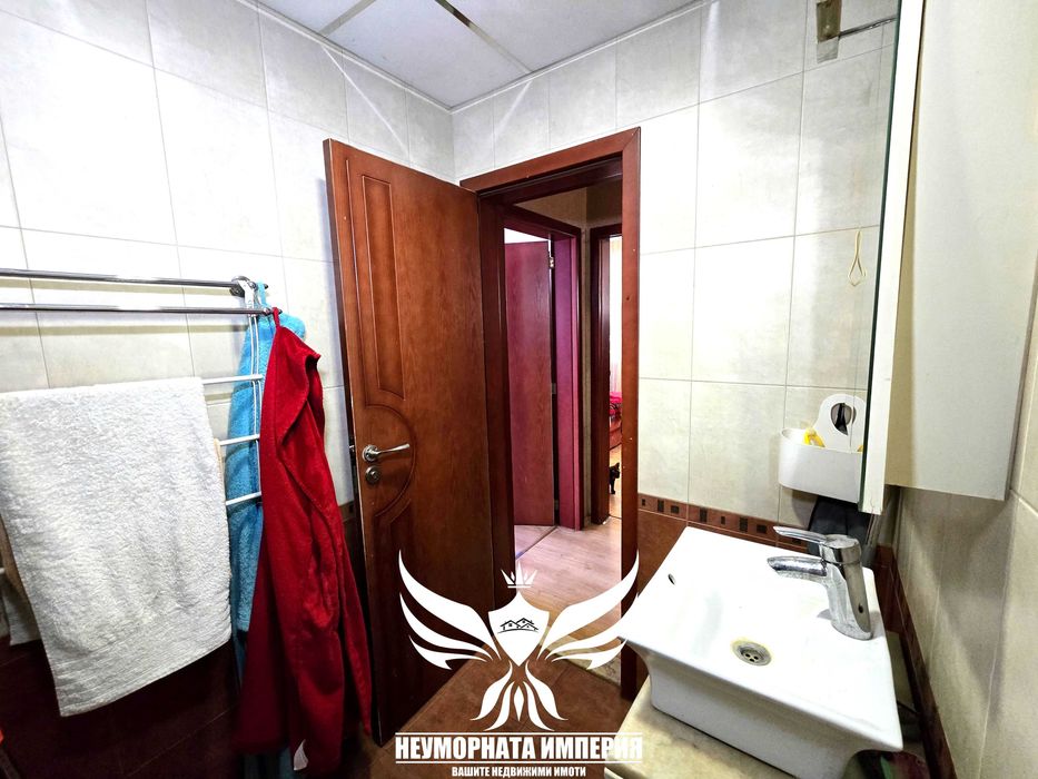 Продавам тристаен апартамент 108кв.м. на първи етаж в Асеновград, кв.Зъбче