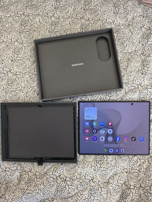 Samsung galaxy Z Fold8 1t