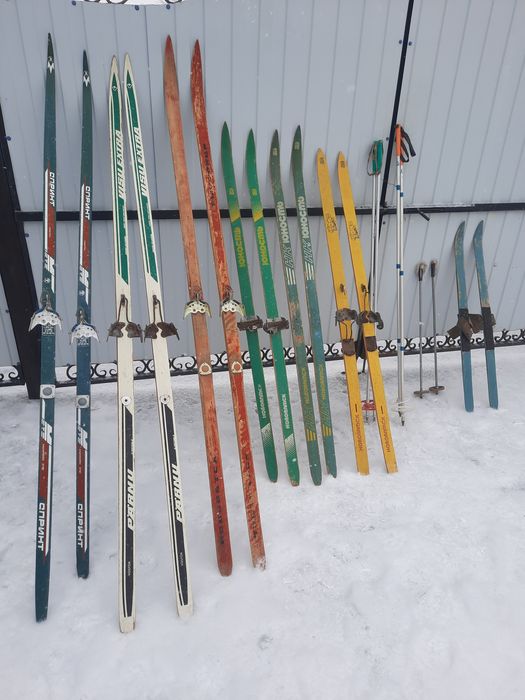 Продам пластиковые лыжи