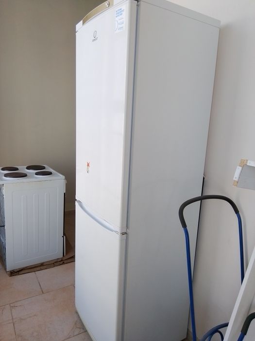 Холодильник б/у.