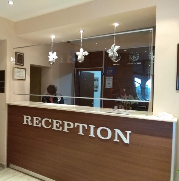 Плексигласови Прегради и Паравани – За Магазини, Рецепции, Аптеки