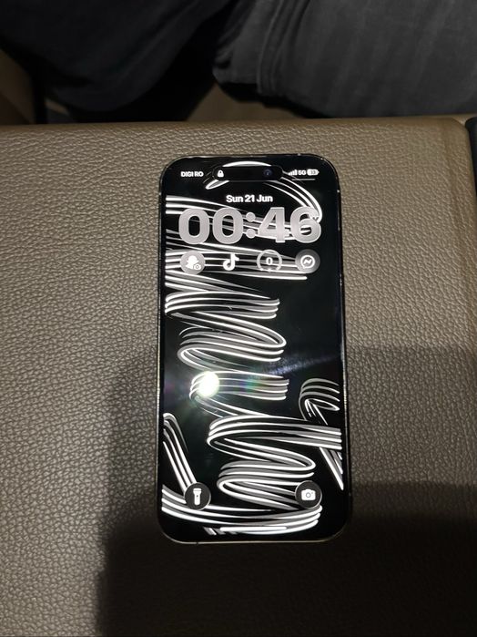 Iphone 14 pro gold 128 de gb ca nou folosit 2 luni, sanatate baterie 100%