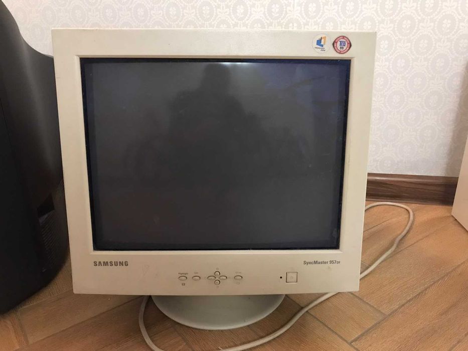 Монитор Samsung SyncMaster 957 DF