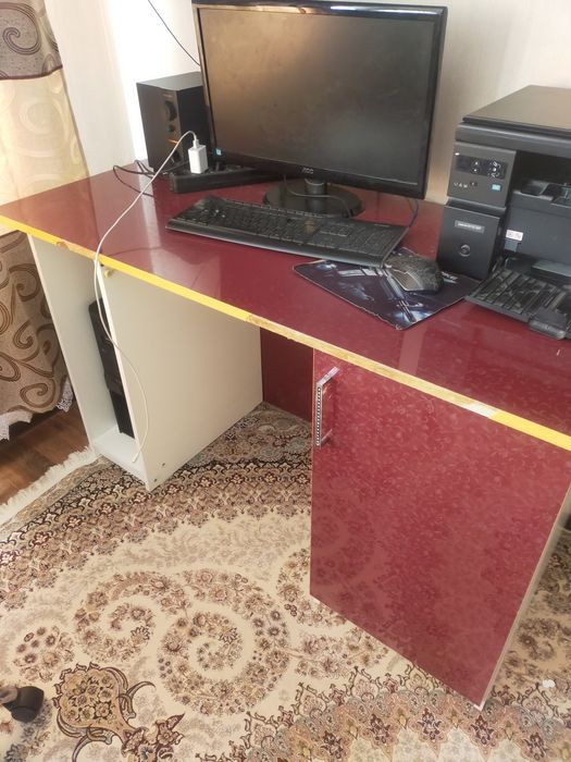 Продам мебель стол и трюмо