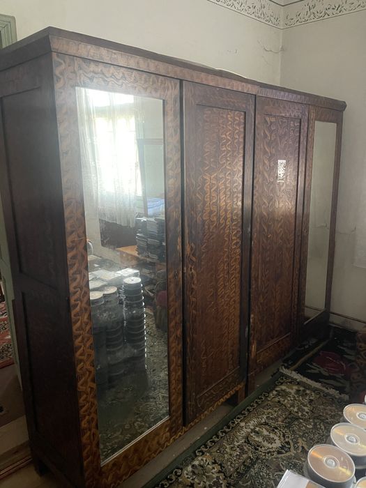 Mobila din lemn masiv