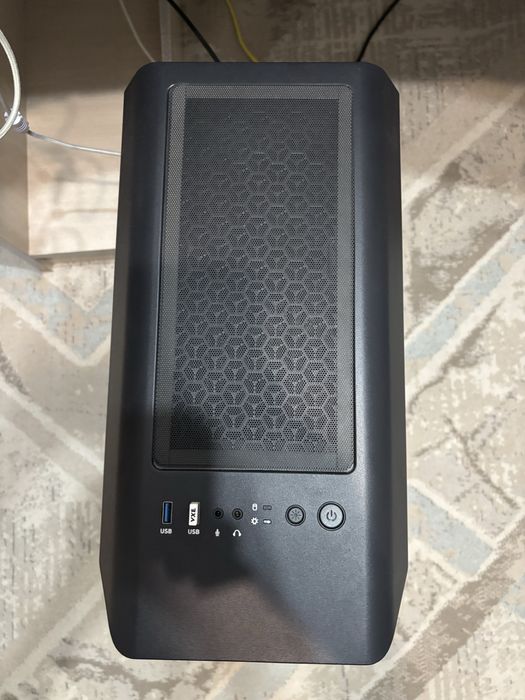 Продам игровой корпус AeroCool Aero One
