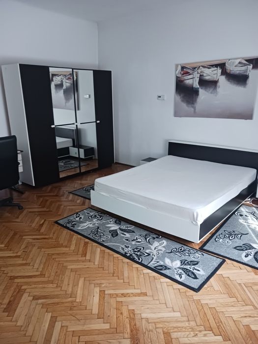 Ofer spre închiriere apartament cu 2 camere la casa cu intrare separata, contoare si centrala proprie in centru civic lângă ONIX