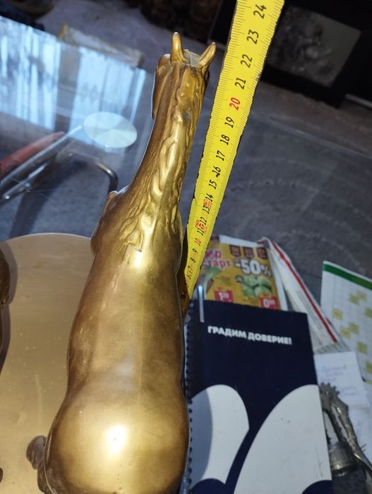 Различни голями статуетки от бронз