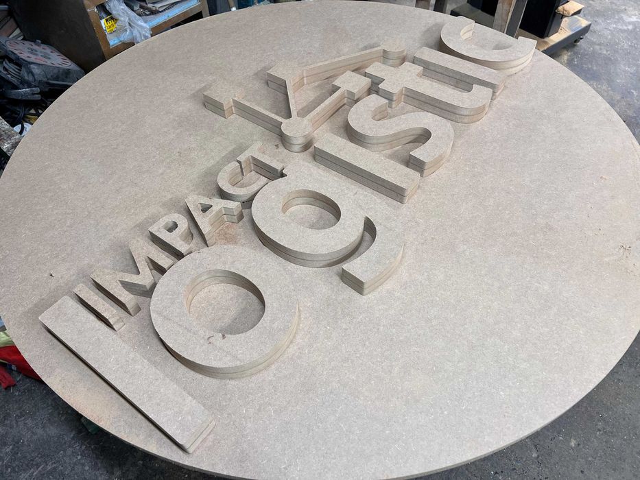 Servicii CNC profesionale – Frezare 2D/3D, Gravare Laser, Debitar