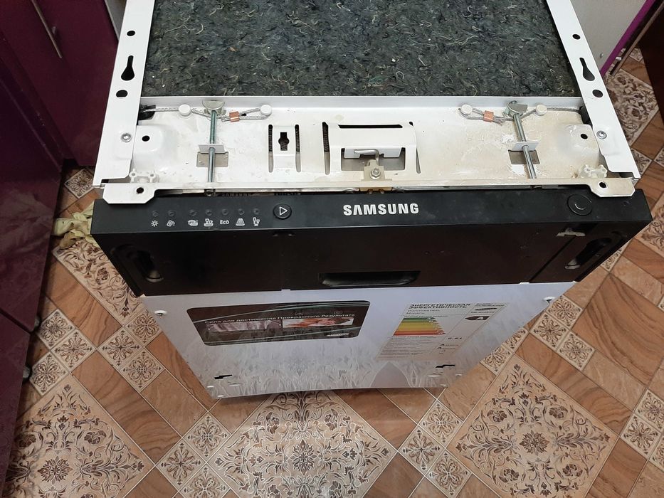 Посудомоющая машина самсунг.