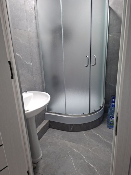 Kvartira oʻrikzor bozori yonidagi yangi domlardan 2 xonalik yangi remo