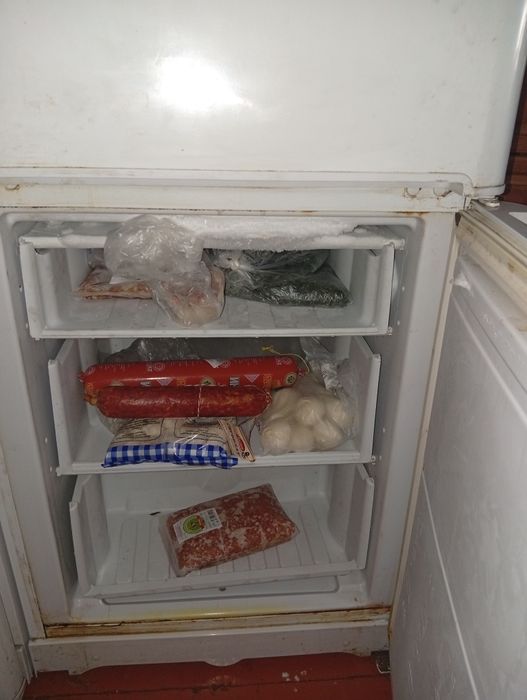 Продам холодильник indesit
