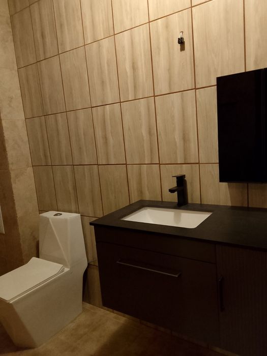 Дава се под наем Тристаен апартамент в Варна, Окръжна болница - 120 кв.м за 714 € - Снимка #5