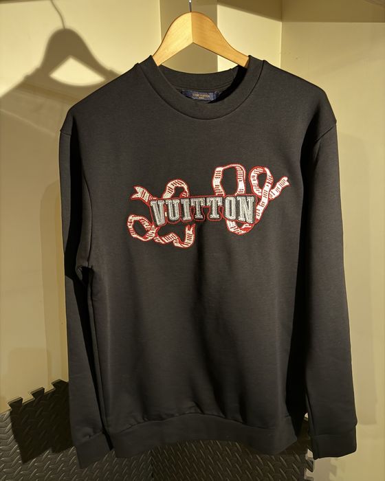 Блузи - Louis Vuitton, Prada, Boss