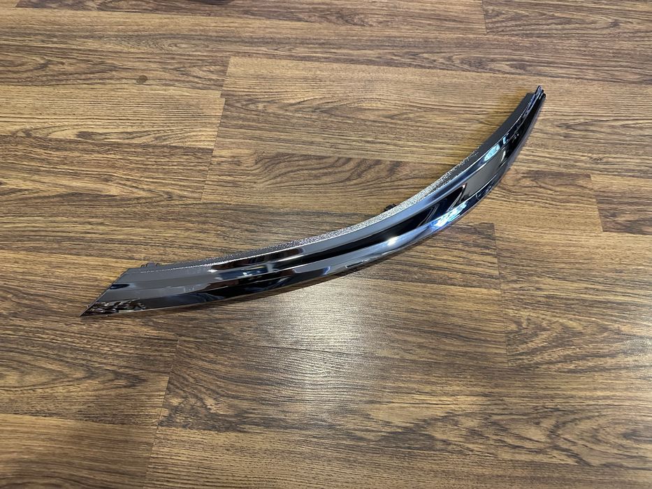 Молдинги фар Totoya Corolla 180