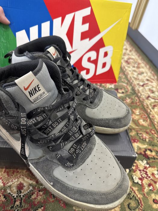 Продам серые красовки NIKE