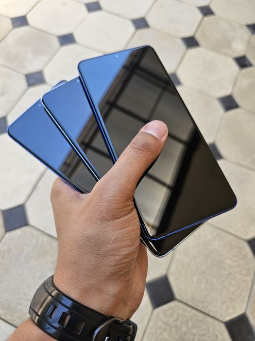 Samsung Galaxy S20+Plus 5G. OzU 12 GB. Joyi 256 GB. Ime o'tkan