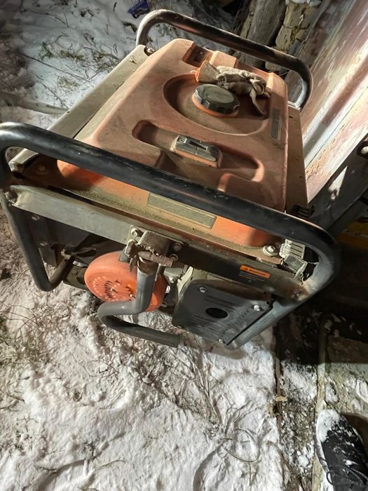 Продам генератор хороший мощный  все работает