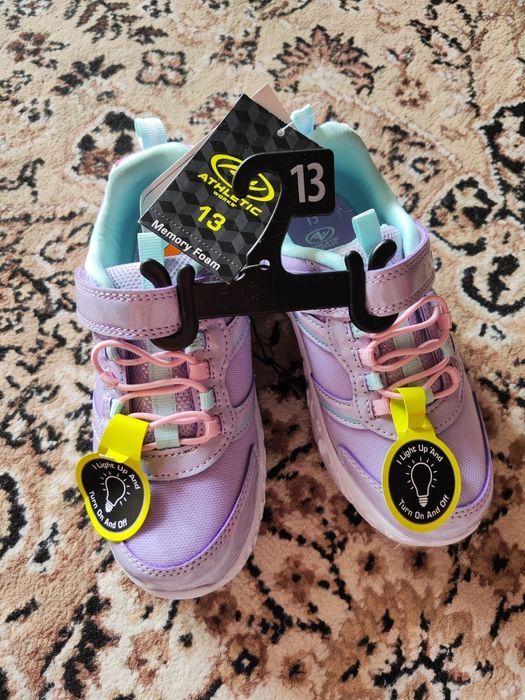 Кроссовки для девочки