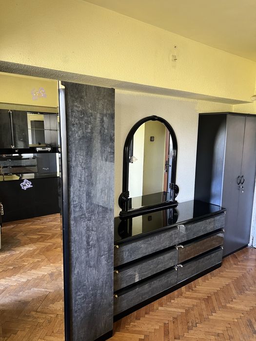 Vând dressing / dulap cu aspect marmurǎ