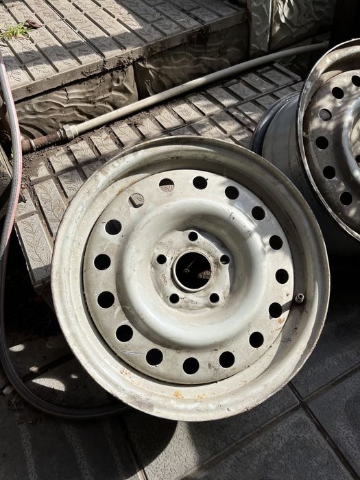 Продаю диски на машину.