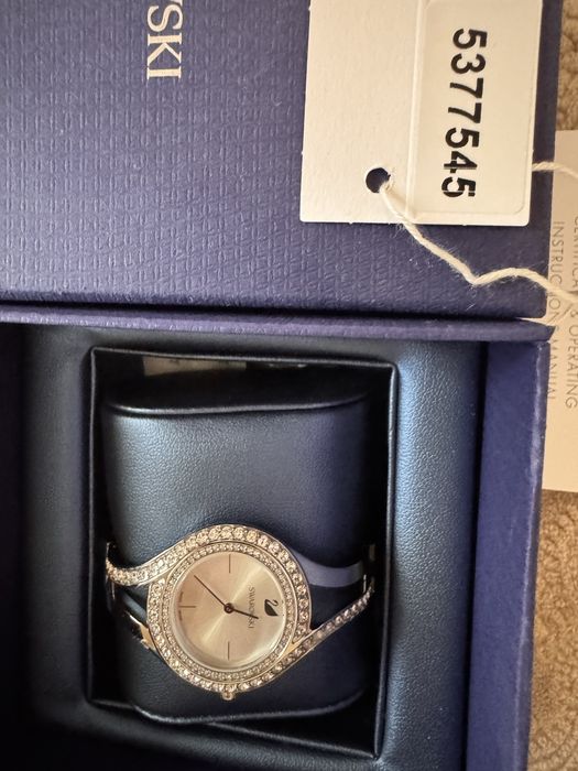 Часовник svarovski