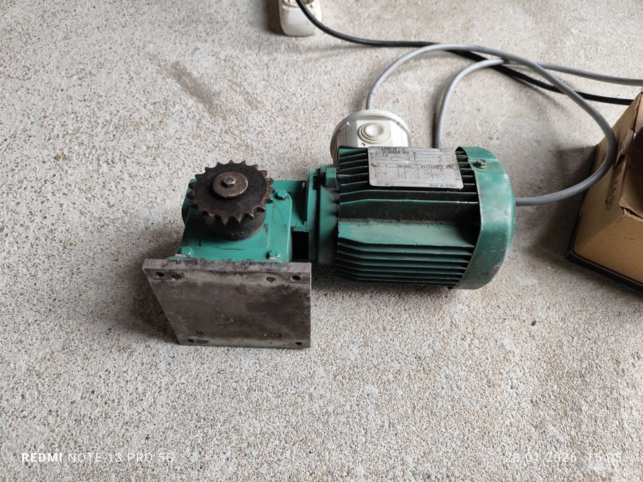 Motor cu reductor și variator de turație 40rpm