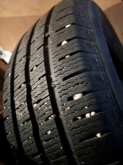 Caucicurii iarna 215/65/15 c