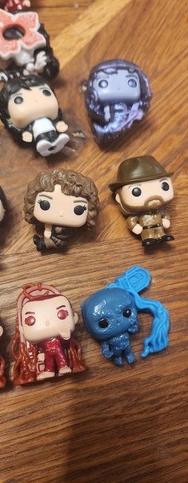 Stranger things funko pop kinder joy