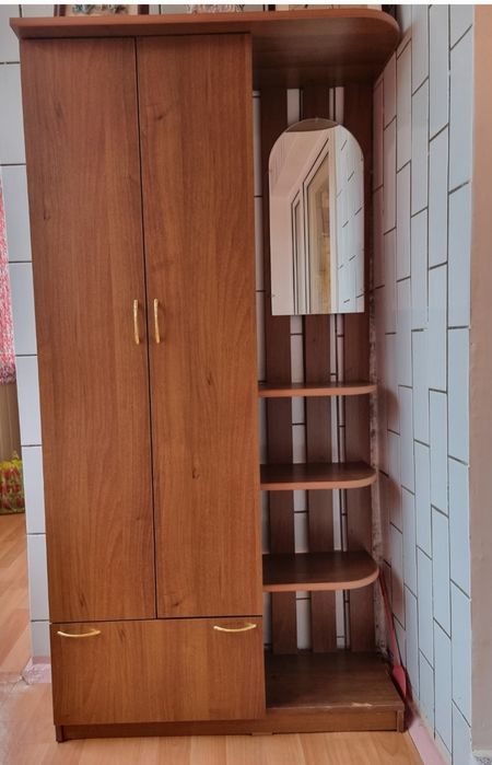 Шкаф для прихожие.