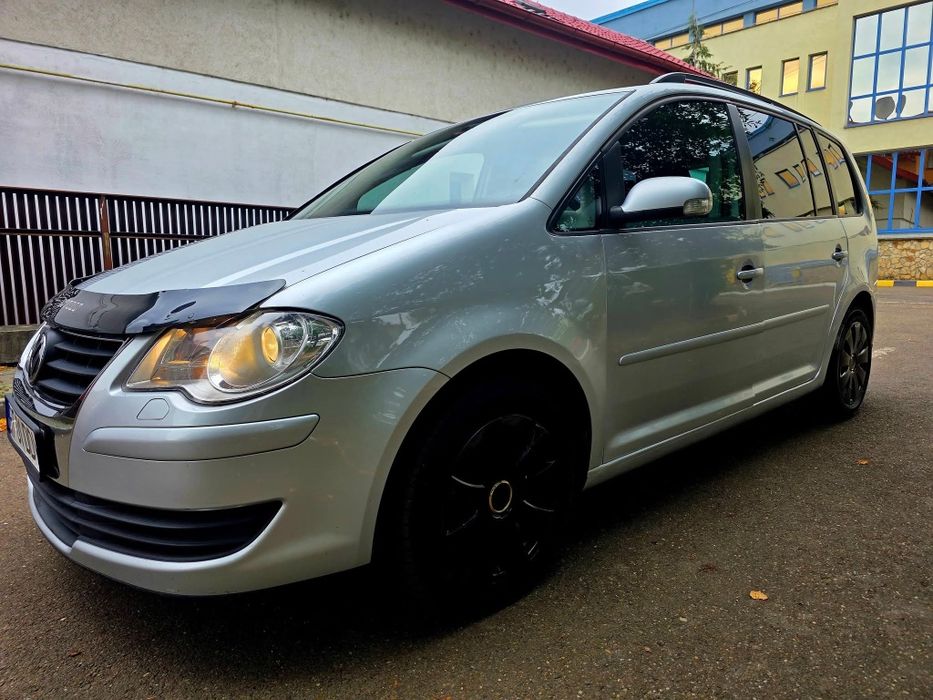 VOLKSWAGEN Touran