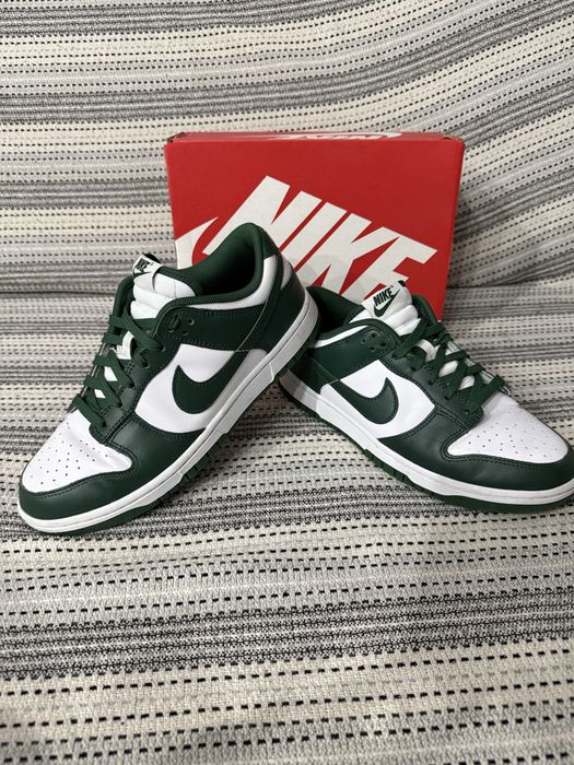 Обувки на Nike Dunk
