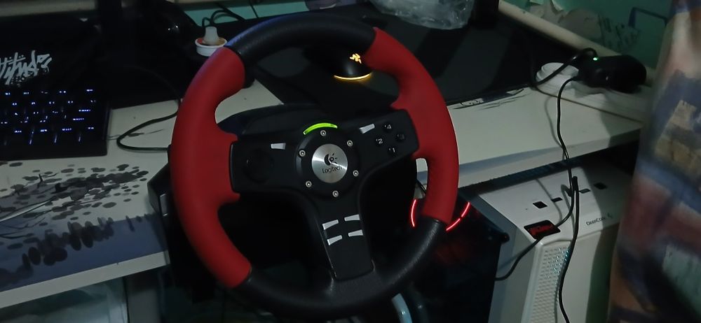 Руль logitech в хорошем состоянии