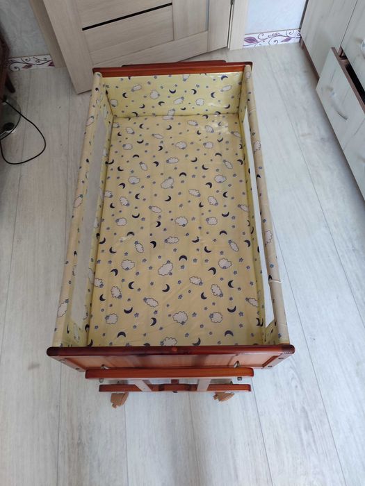 Люлька детская, на колёсиках