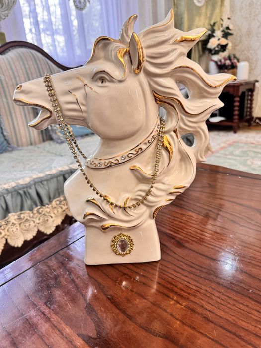 Статуэтка лошадь