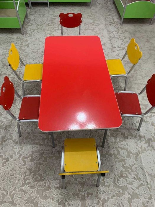 Bolalar uchun stol va stullar  Bog'cha uchun sifatli mebel  Yangi