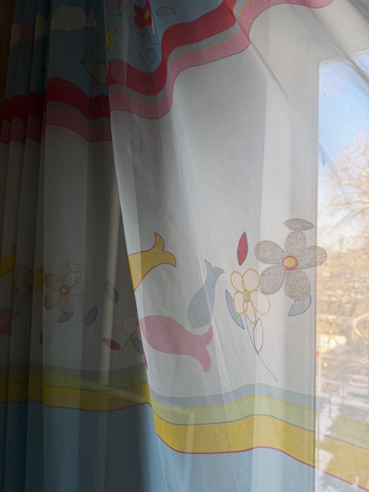 Яркая тюль в детскую