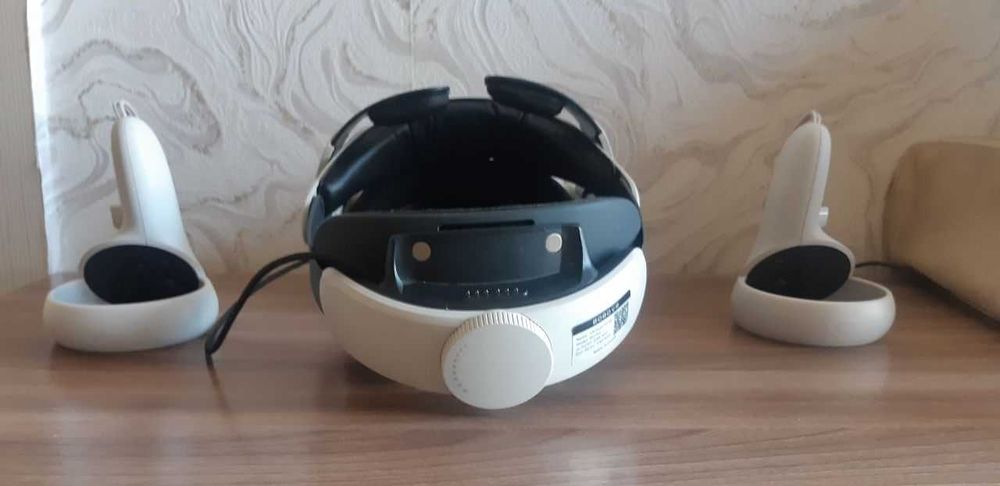 Meta Quest 2 128GB + крепление с АКБ (Срочно)