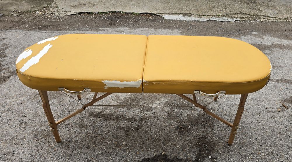 Масажни кушетки/маси алуминиева и дървена.