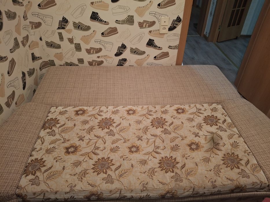 Диван с отсеком для хранения вещей