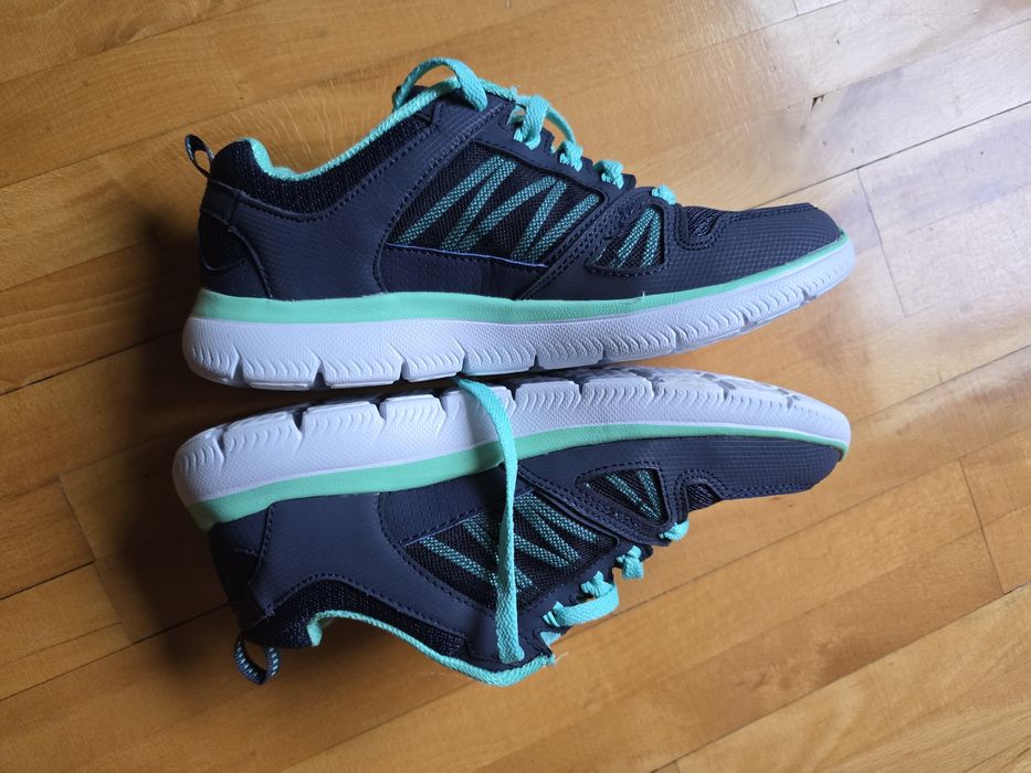 Adidasi Skechers 37