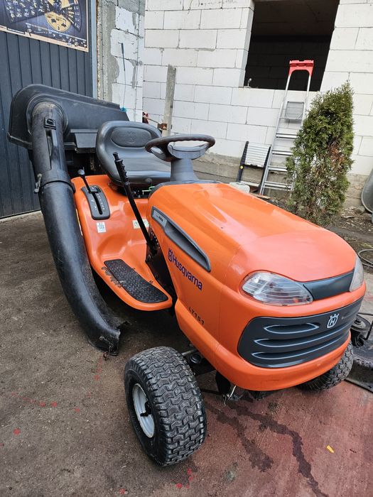 Tractoras de tuns iarba gazob Husqvarna LT 151