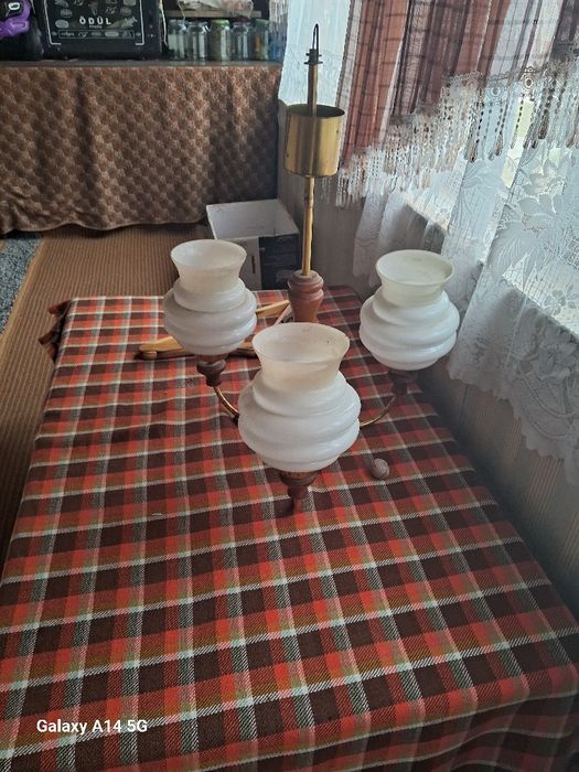 Люстра 3 талик. Уртаси ёгочдан ясалган