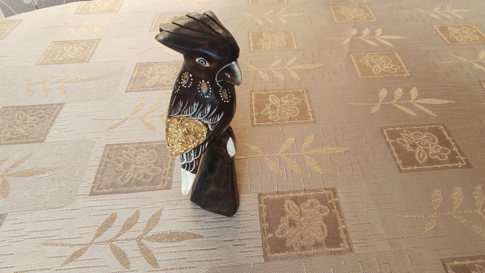 Дървена фигура папагал