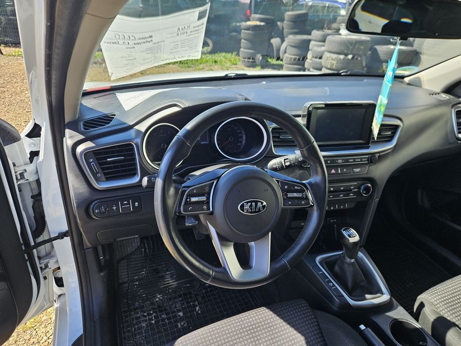 Kia Cee'd 1.4 Хечбек Бензин