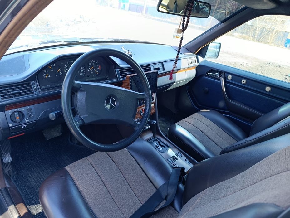 Продам мерс 124 .