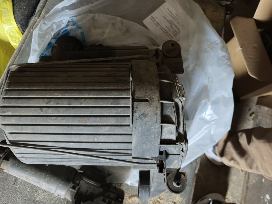 Корпус воздушного фильтра на Volkswagen t4