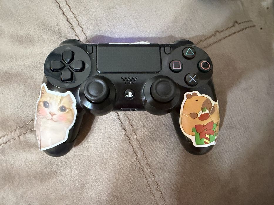 playstation 4,2 manete