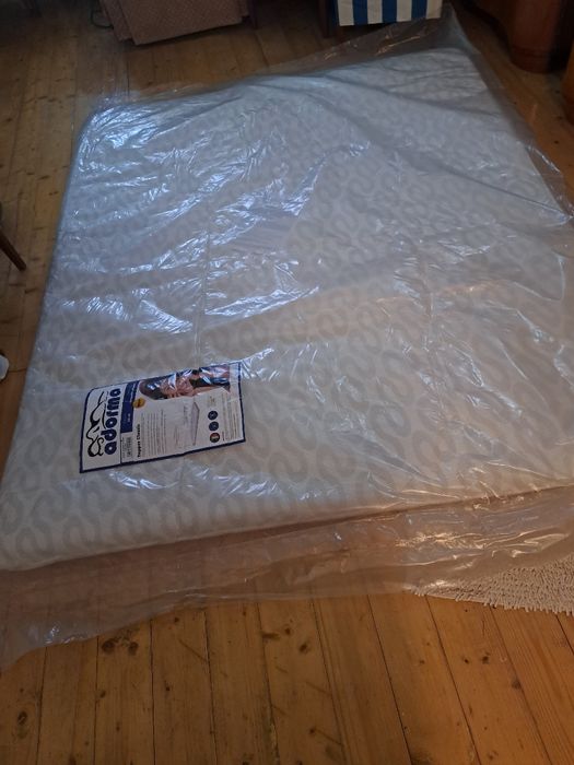 Vând topar ,noua în garanție nefolosit