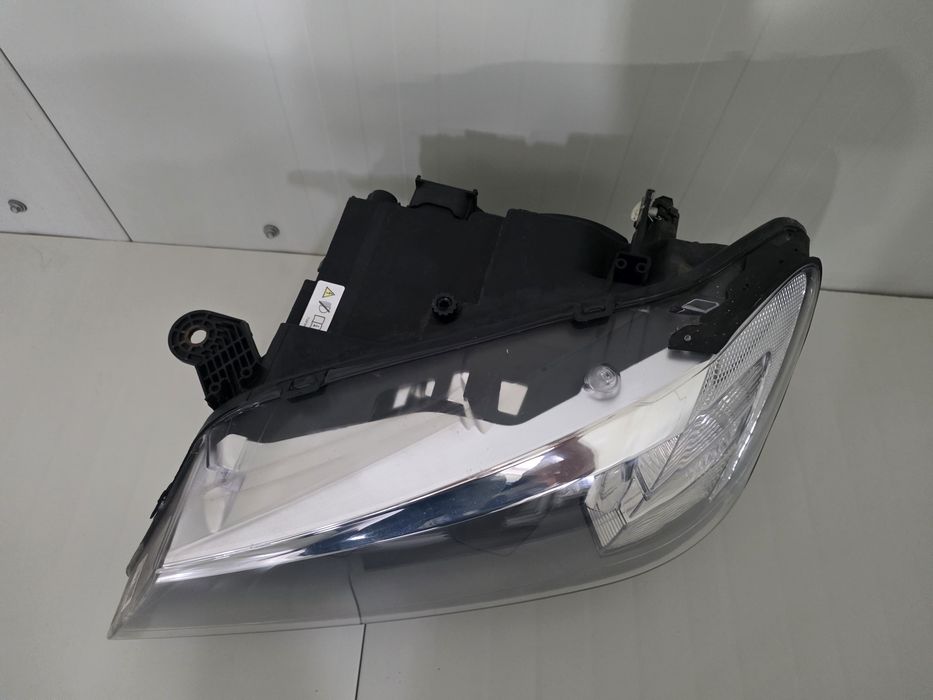 Far stanga BMW X3 F25 Xenon Dynamic AHL original